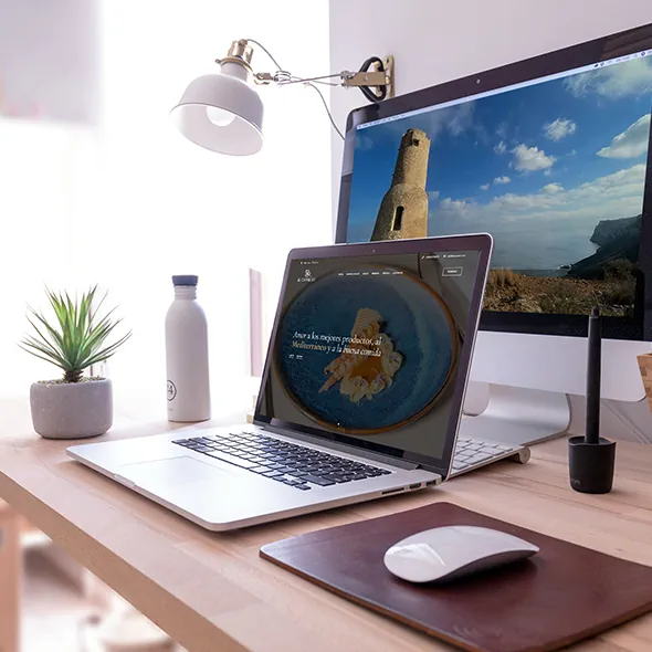 el ordenador en la oficina